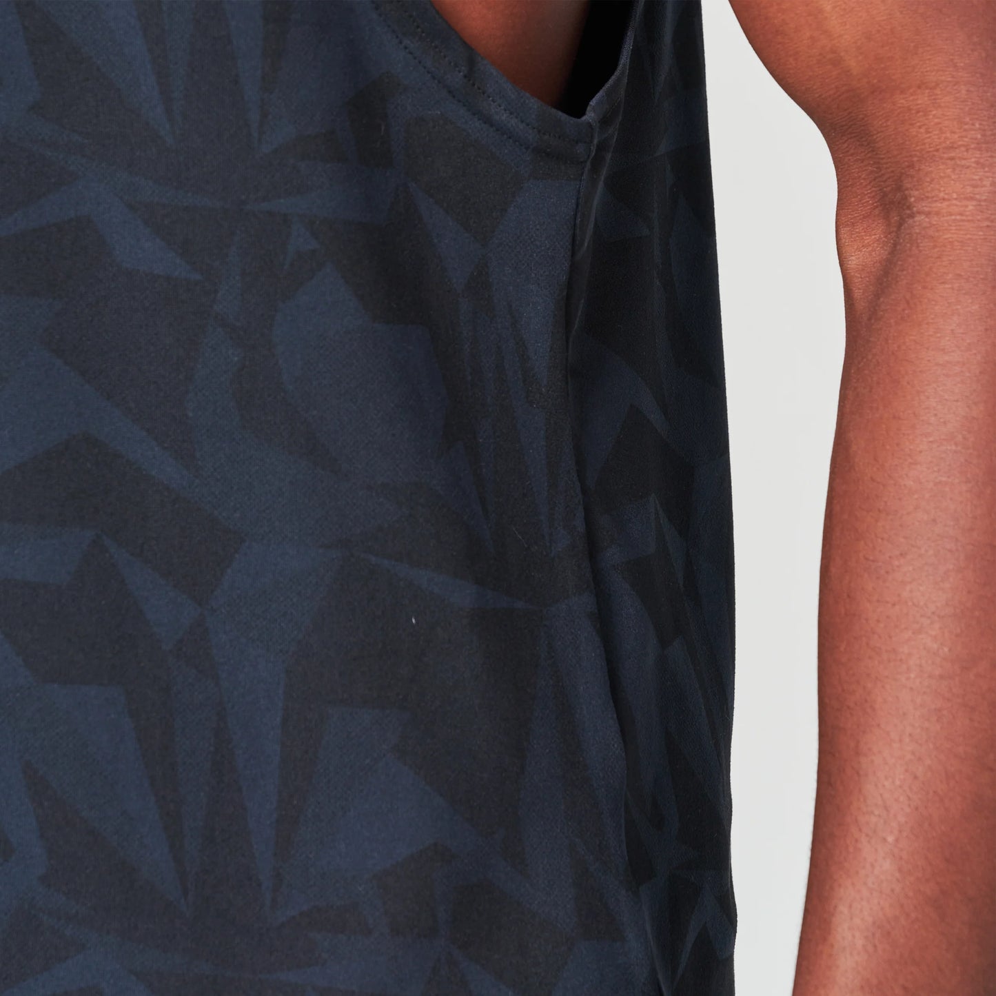 بلوزة ليفت سترينجر 2.0 - نقاط تمويه سوداء