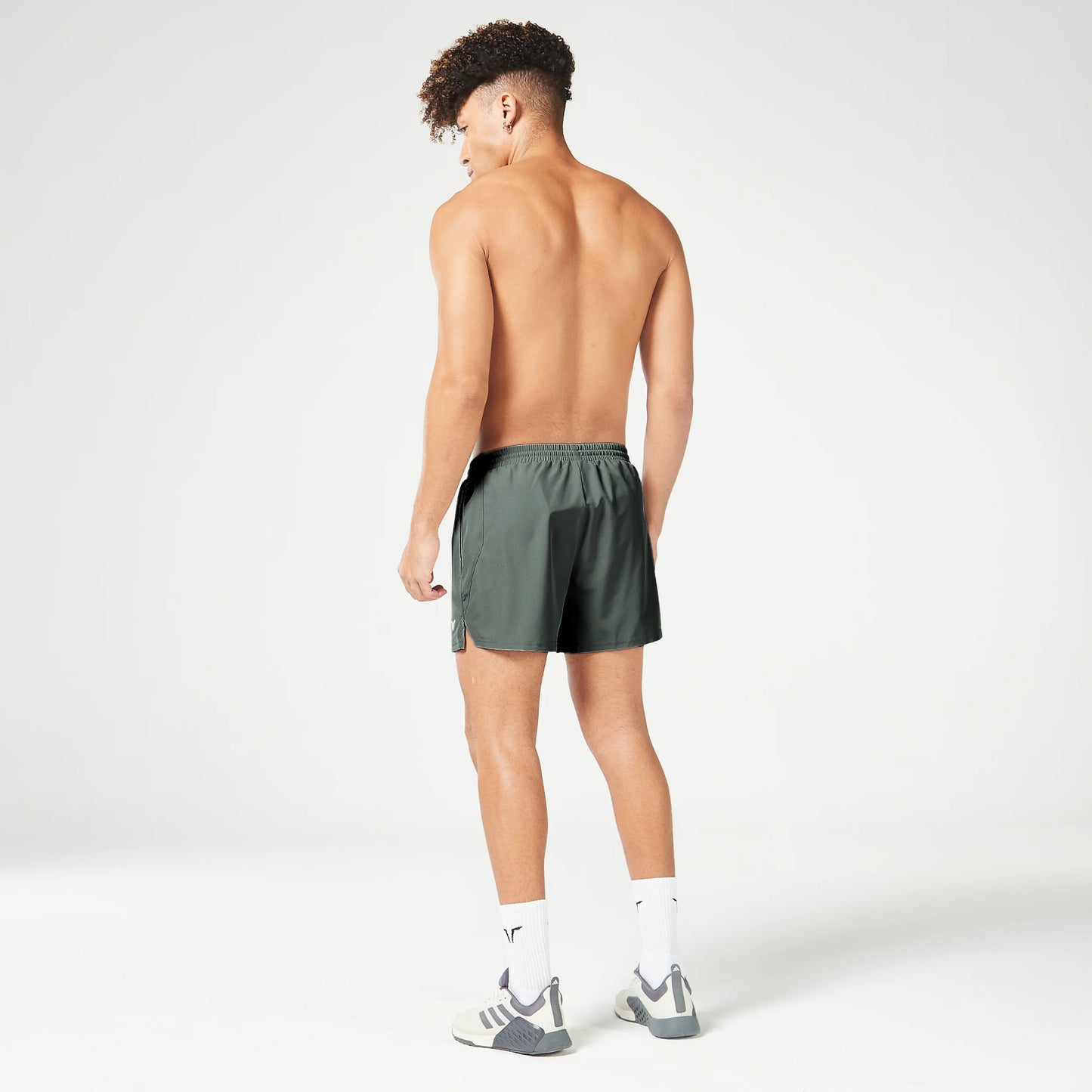  ايسينشال شورت "3 - أخضر غامق