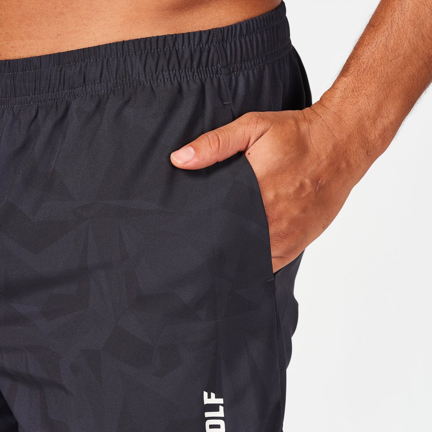 شورت واريور 2.0 بطول 7 بوصة - كامو بنقاط سوداء