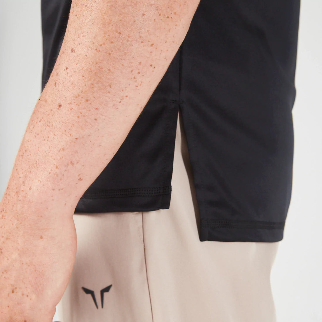 squatwolf-gym-wear-essential-contrast-tee-black-workout-shirts-for-men