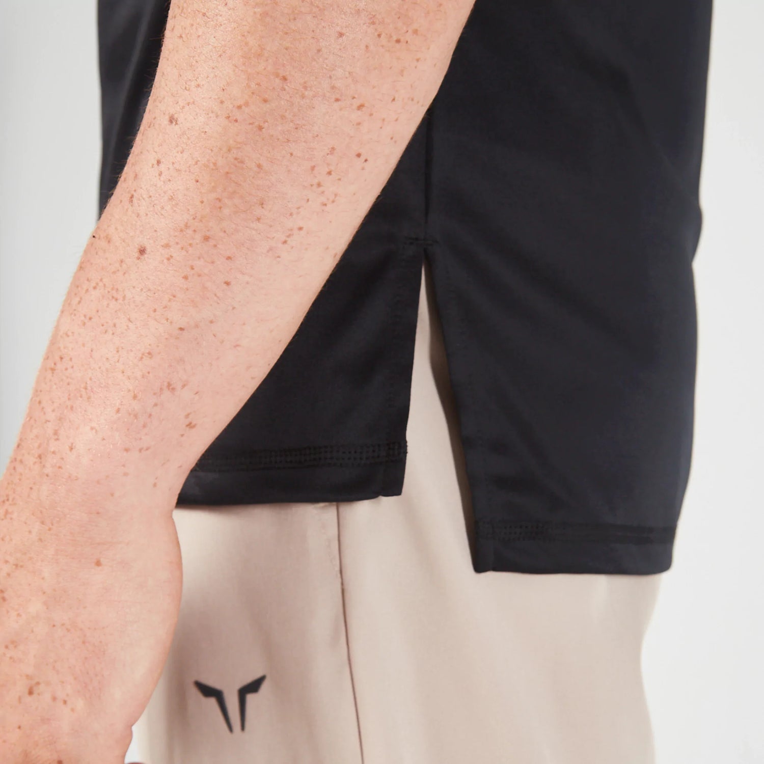 squatwolf-gym-wear-essential-contrast-tee-black-workout-shirts-for-men