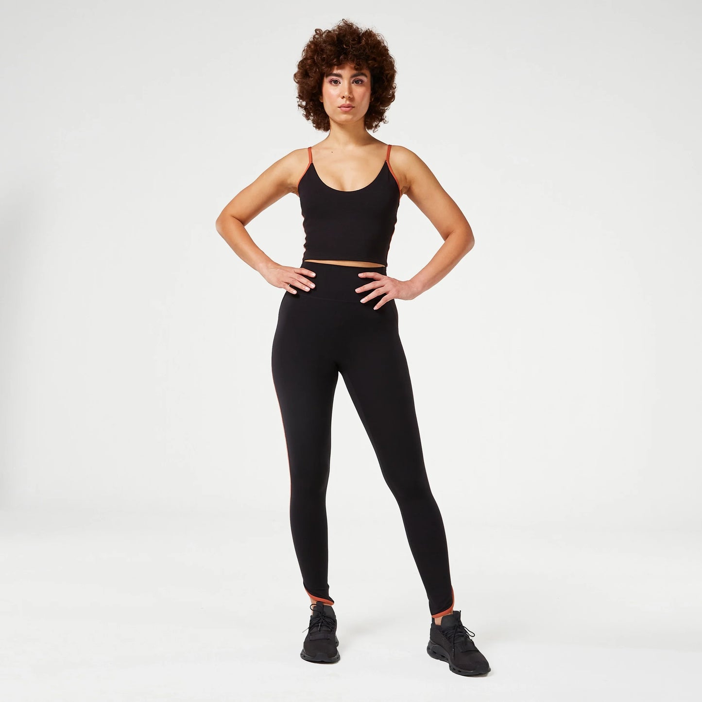 ريتروجراد ليقنز شيك - أسود 