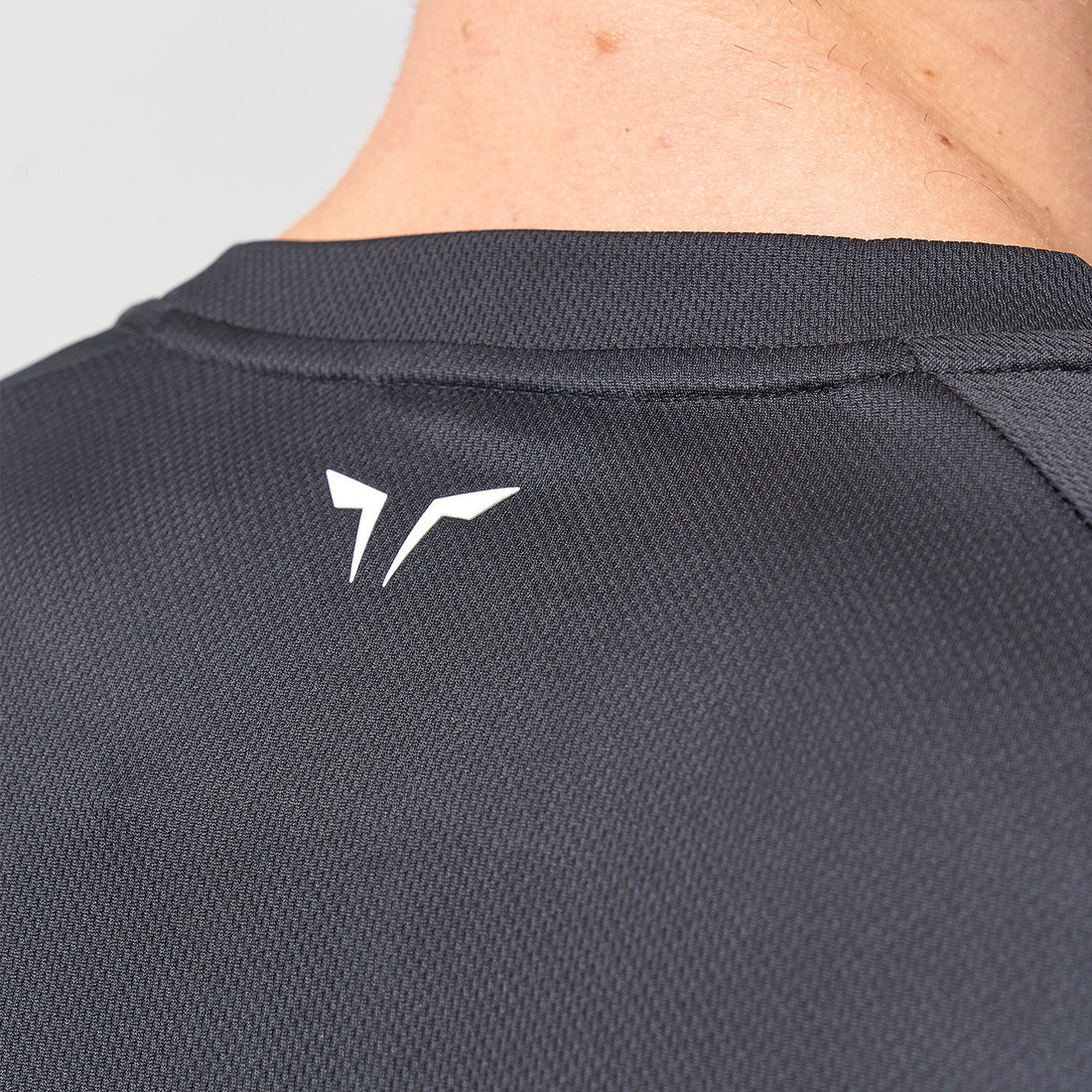 squatwolf-gym-wear-graphic-waves-eye-tee-black-workout-t-shirts-for-men