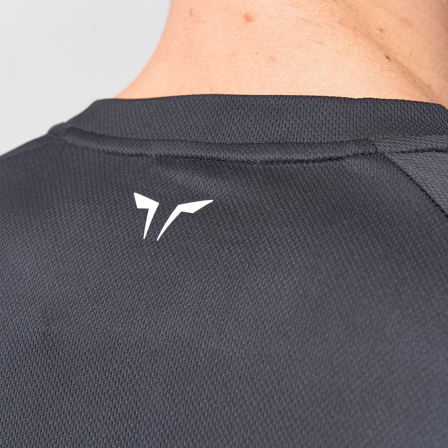 squatwolf-gym-wear-graphic-waves-eye-tee-black-workout-t-shirts-for-men