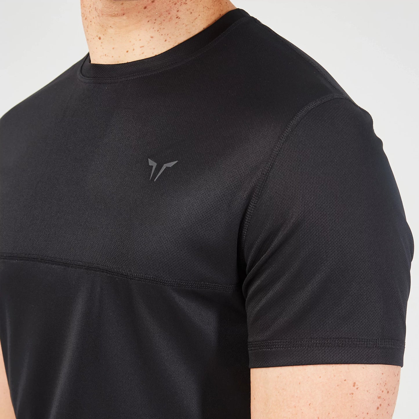 squatwolf-gym-wear-essential-contrast-tee-black-workout-shirts-for-men