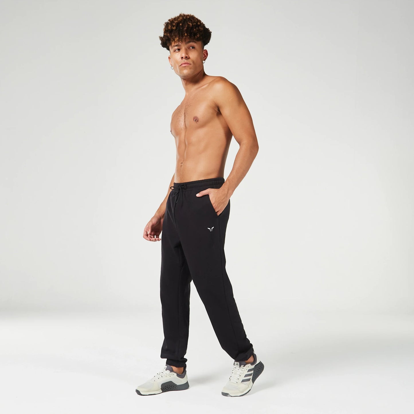 ايسينشال جوقرز للتمرين- أسود