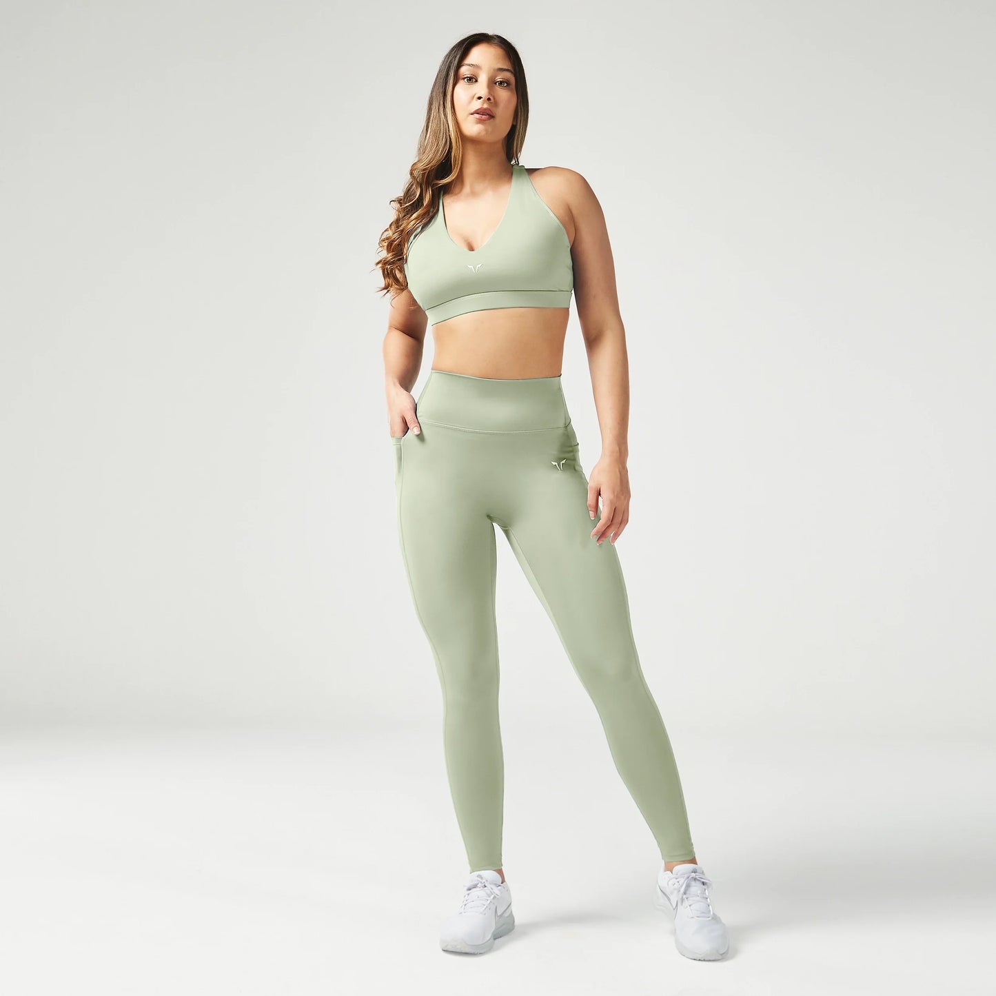 ايسينشال حمالة صدر بتأثير متوسط قابلة للتعديل - أخضر صحراوي