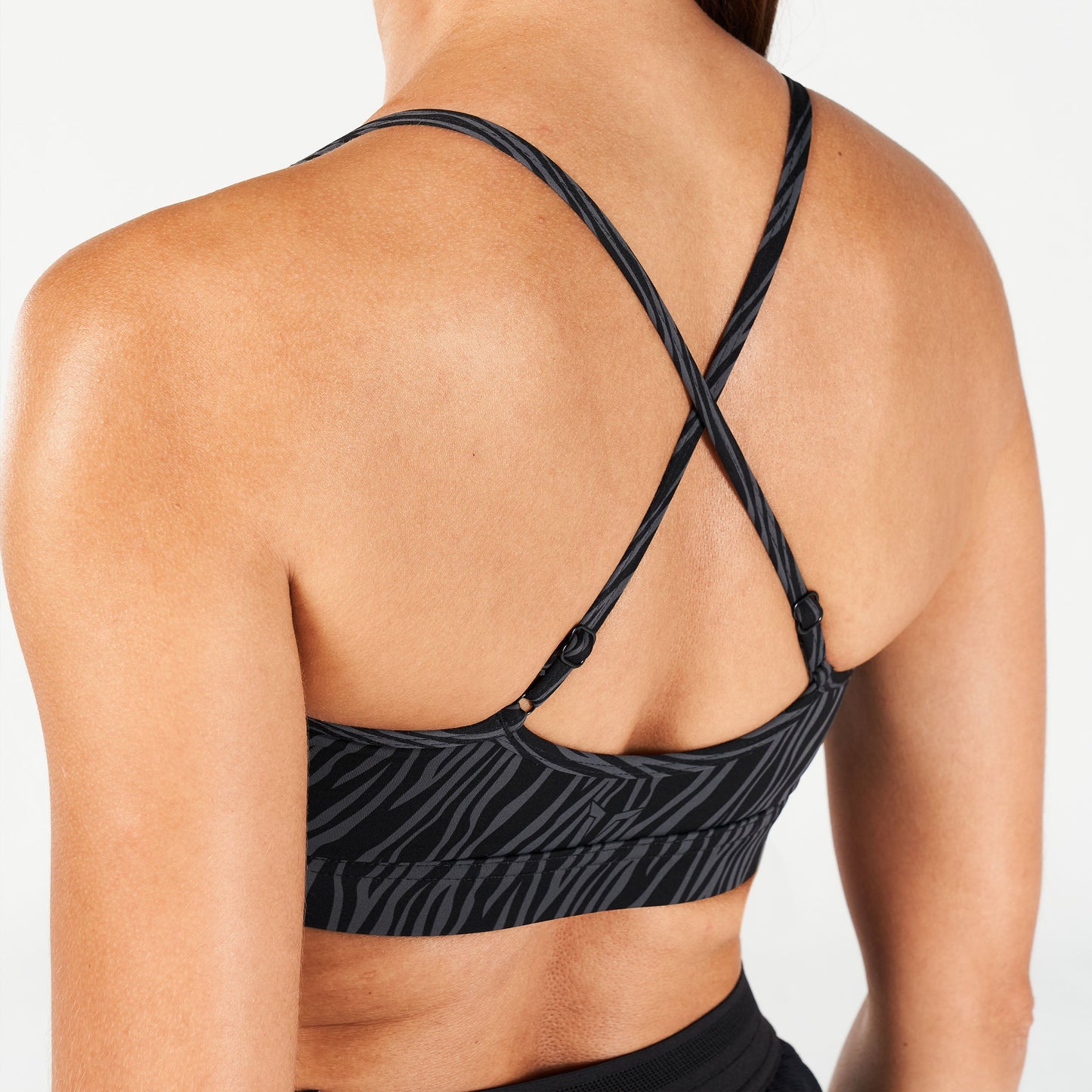 squatwolf-workout-clothes-core-strappy-bra-black-black-sports-bra-for-gym