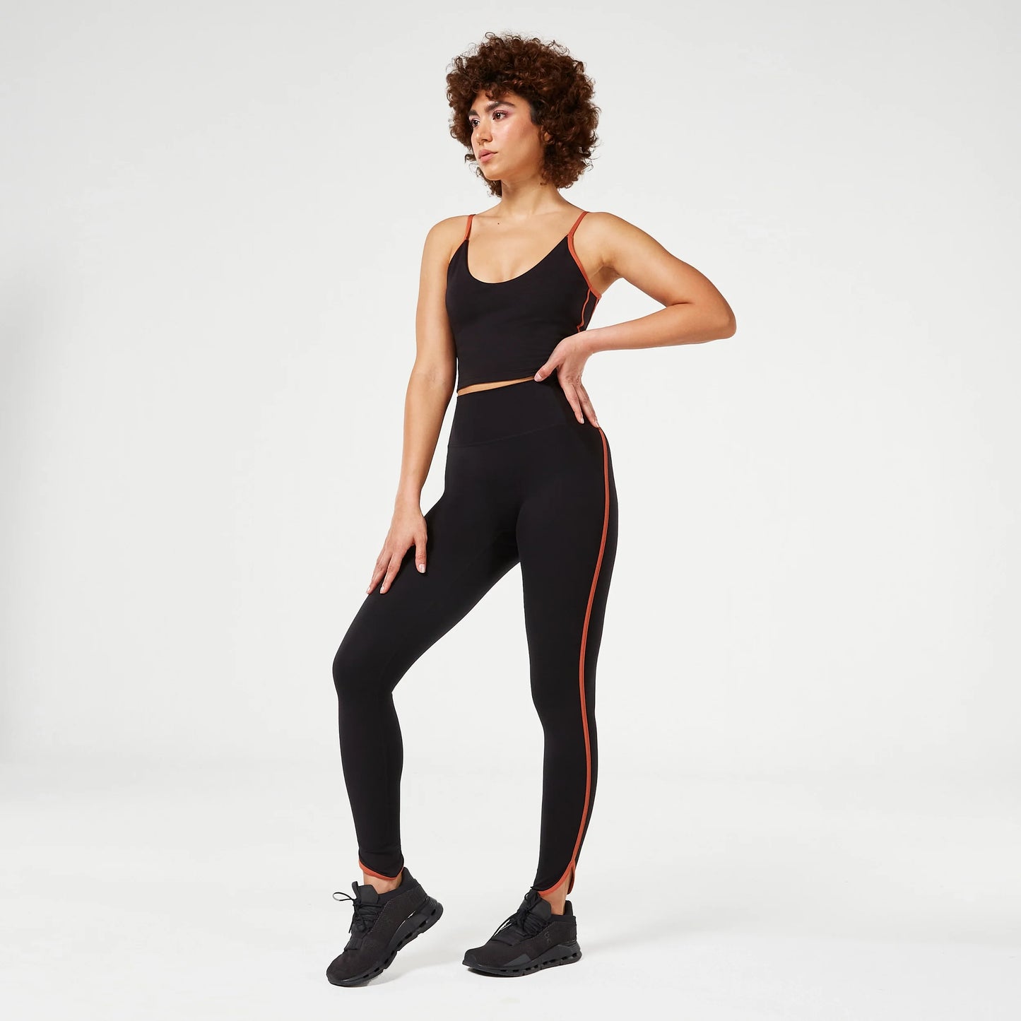 ريتروجراد ليقنز شيك - أسود 