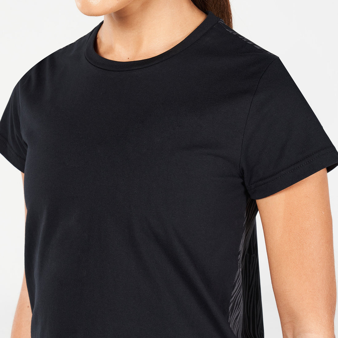 squatwolf-workout-clothes-core-wild-print-back-tee-black-gym-t-shirts-for-women