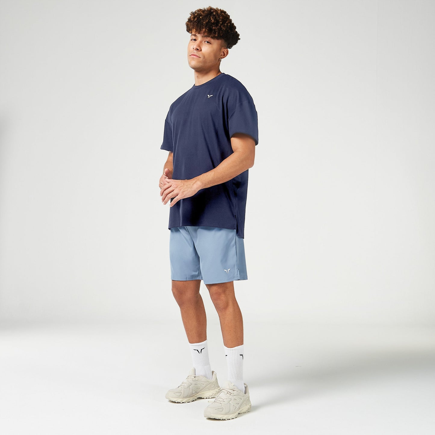 ايسينشال تيشيرت فضفاض- كحلي 