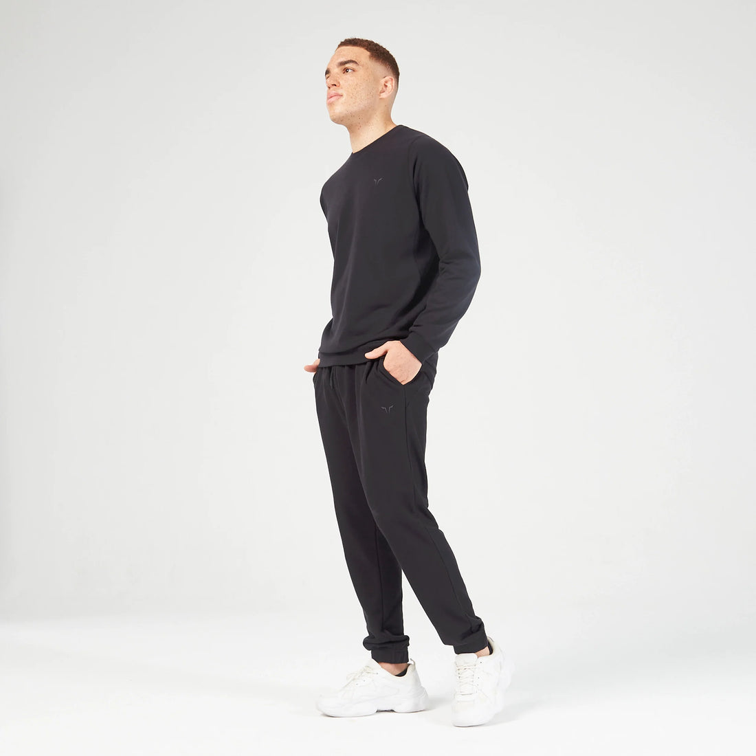 squatwolf-gym-wear-essential-crew-neck-sweatshirt-black-workout-hoodies-for-men