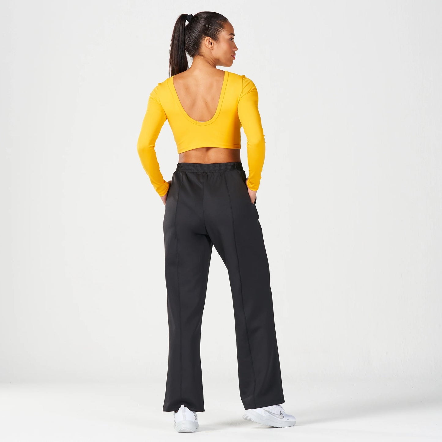 بنطال بقصة مستقيمة وتصميم متقاطع - أسود