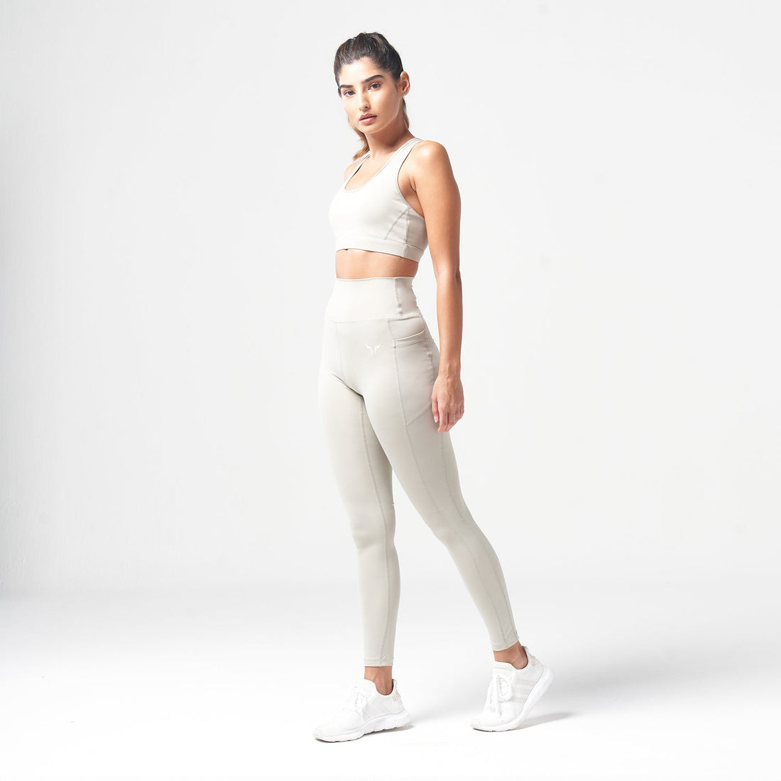 squatwolf-workout-clothes-essential-medium-impact-bra-grey-sports-bra-for-gym