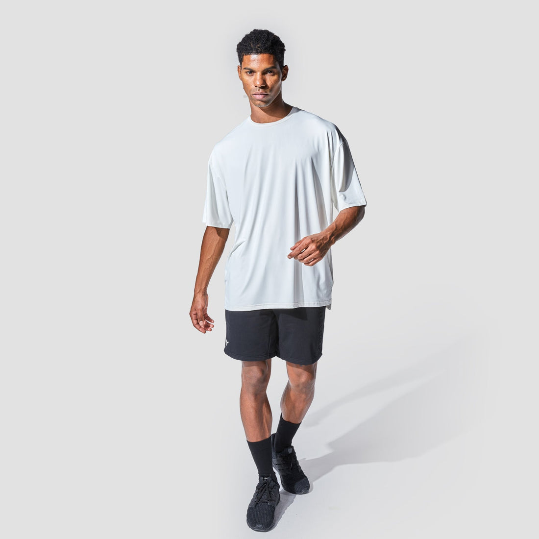 squatwolf-gym-wear-graphic-wordmark-oversized-tee-white-workout-shirts-for-men