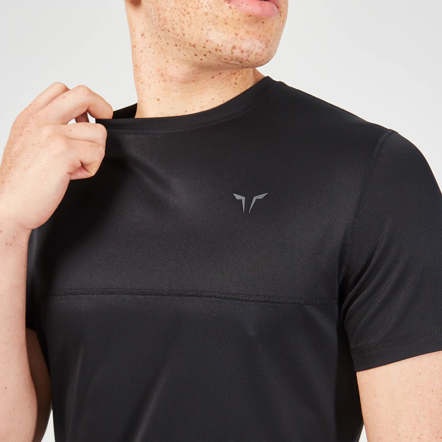 squatwolf-gym-wear-essential-contrast-tee-black-workout-shirts-for-men