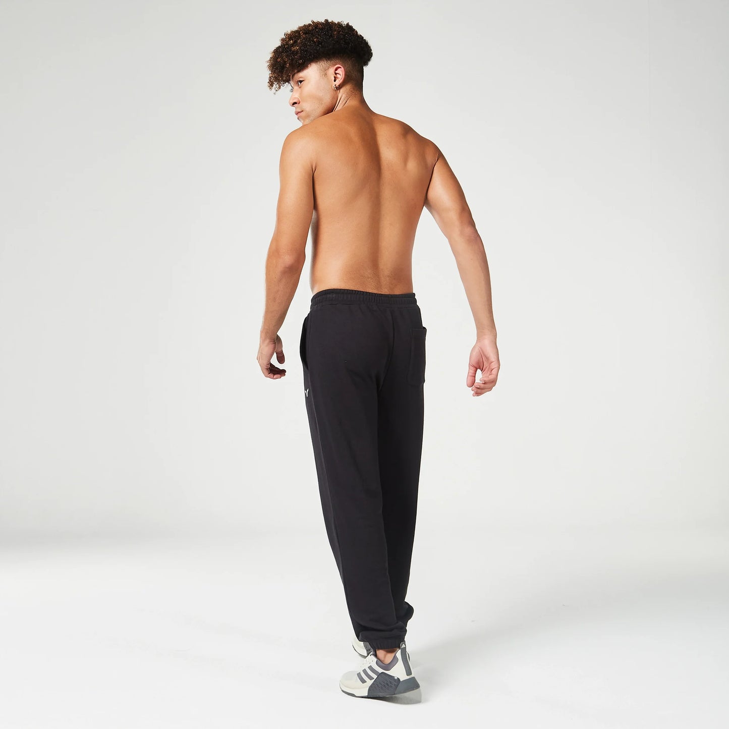 ايسينشال جوقرز للتمرين- أسود