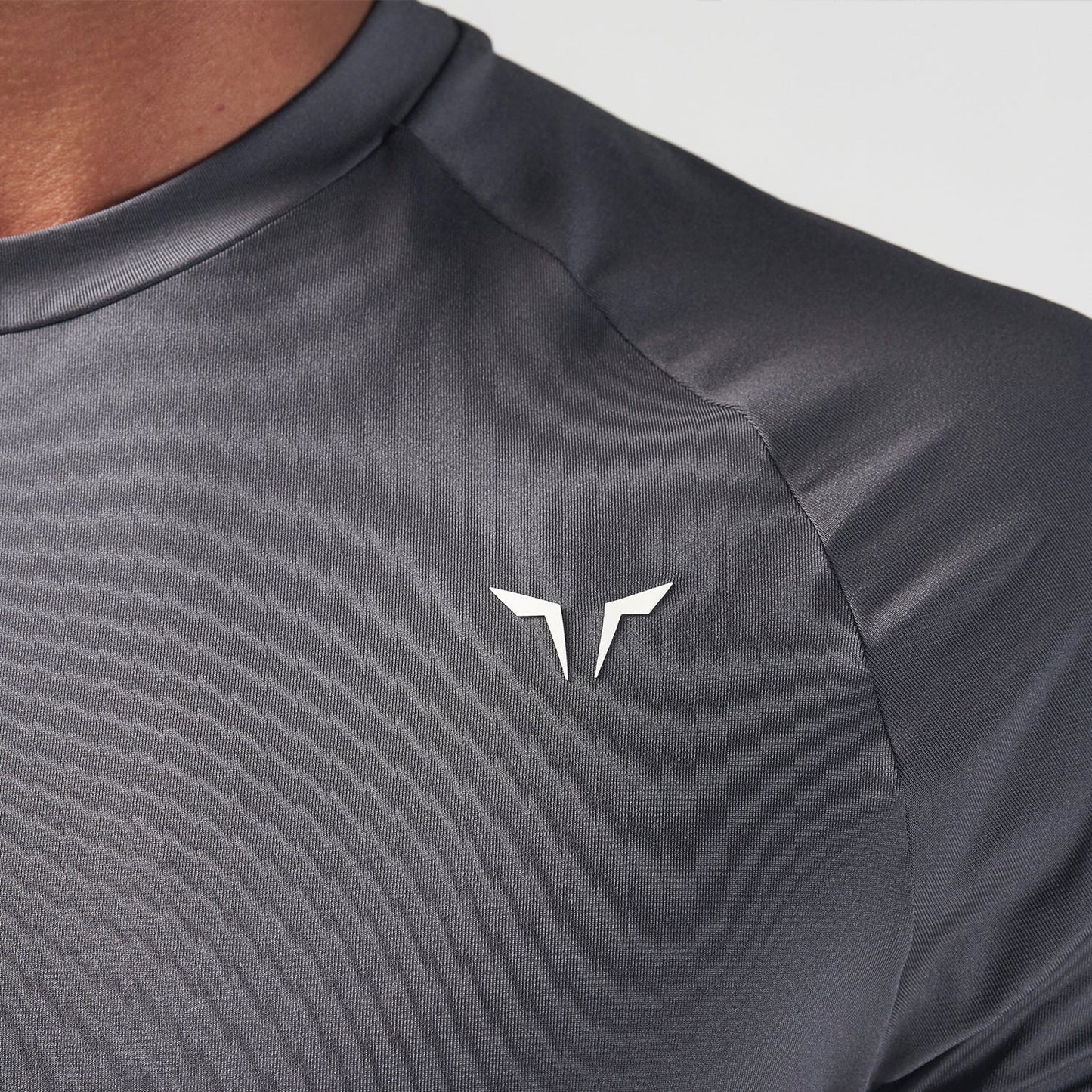 squatwolf-gym-wear-essential-ultralight-gym-tee-charcoal-workout-shirts-for-men