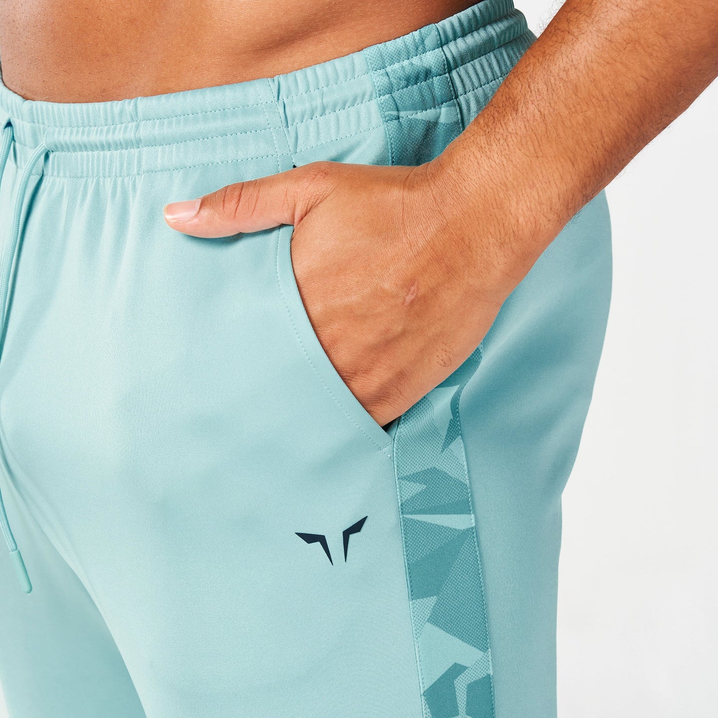 بنطال أكتيف بقصة واسعة من أعلى وضيقة من أسفل - أزرق فاتح