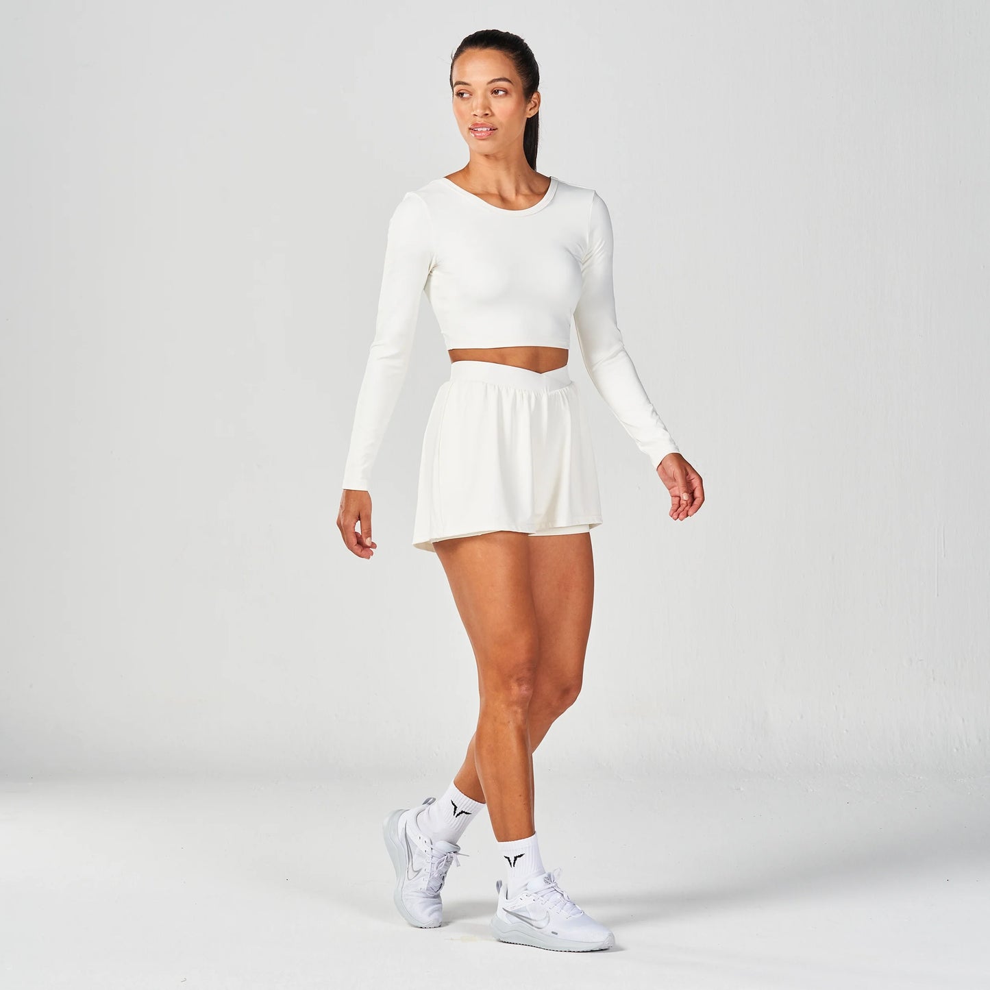 توب واريور 2.0 قصيرة بإصدار وردي فاقع - أبيض لؤلؤي