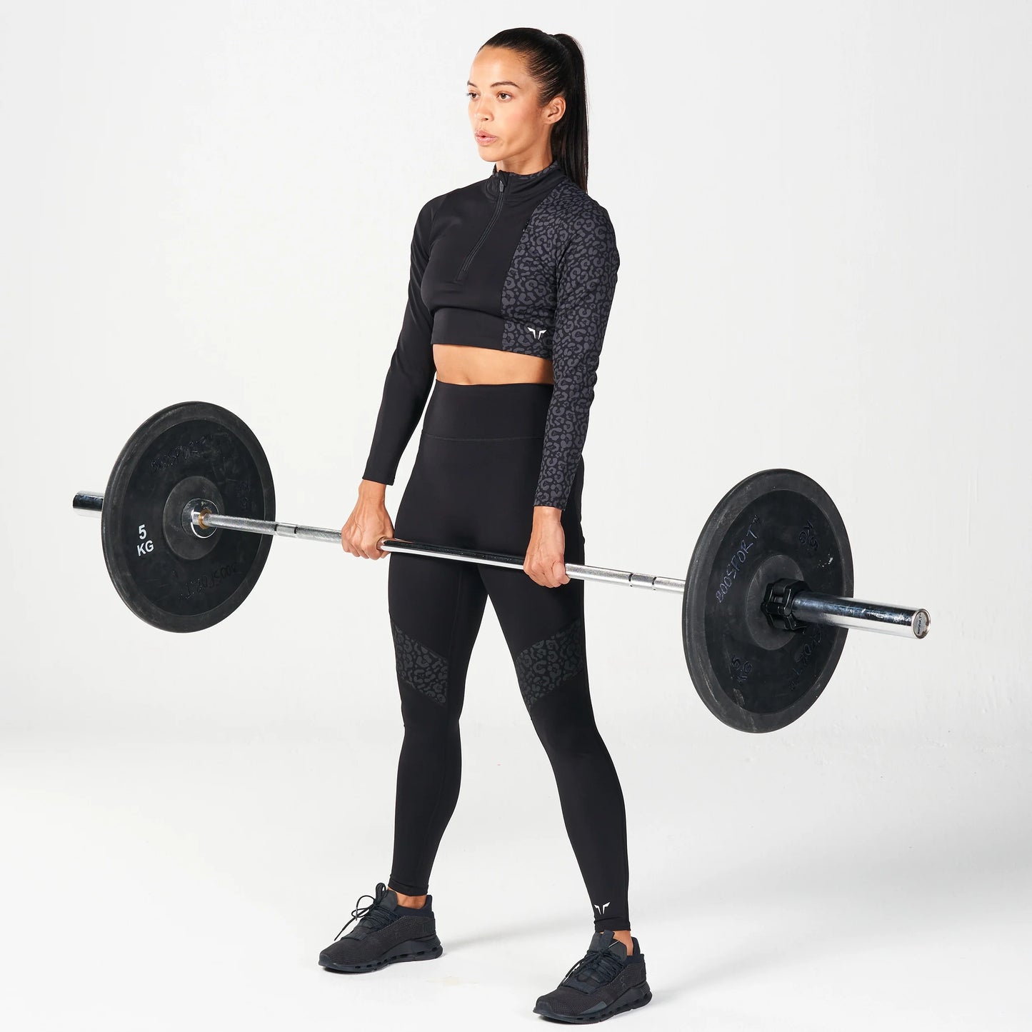 بلوزة أنتيمد بربع سحاب - طبعة سوداء