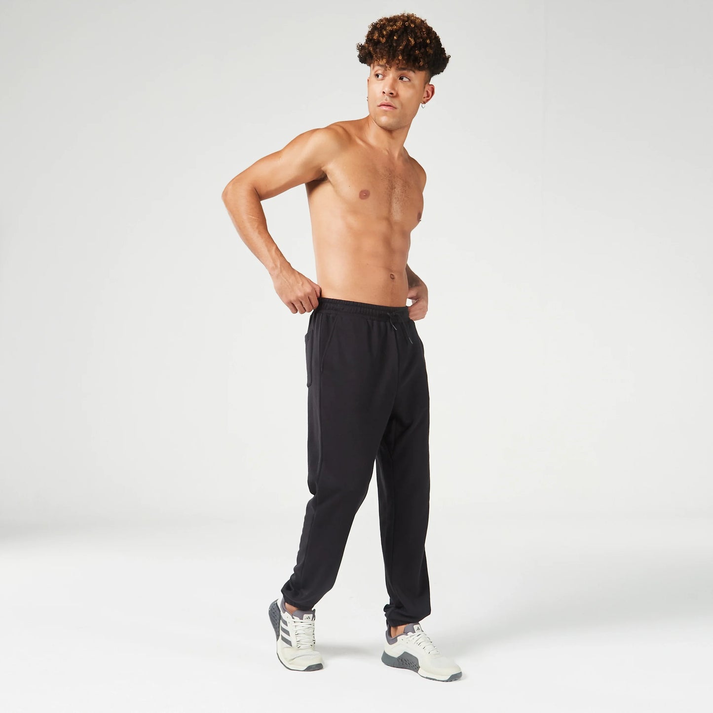 ايسينشال جوقرز للتمرين- أسود