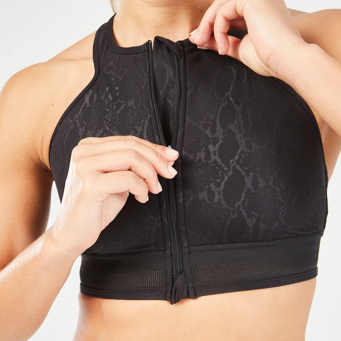 squatwolf-workout-clothes-serpent-zip-up-bra-black-sports-bra-for-gym