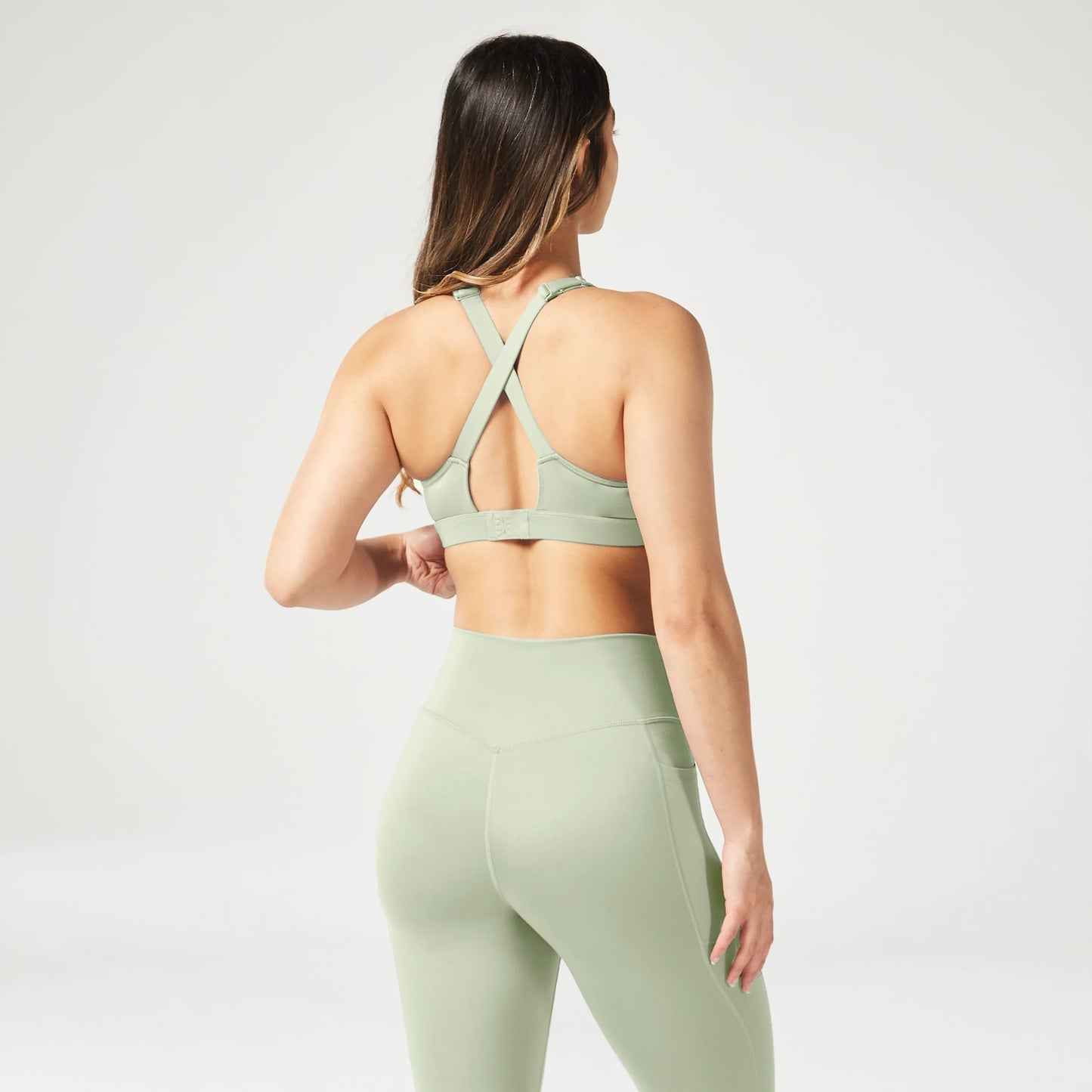 ايسينشال حمالة صدر بتأثير متوسط قابلة للتعديل - أخضر صحراوي