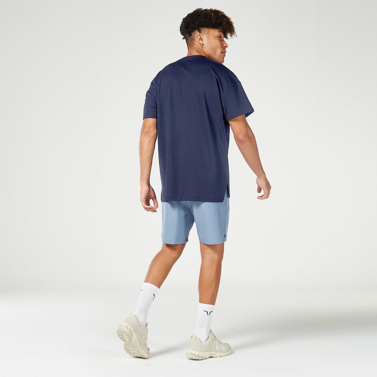 ايسينشال تيشيرت فضفاض- كحلي 