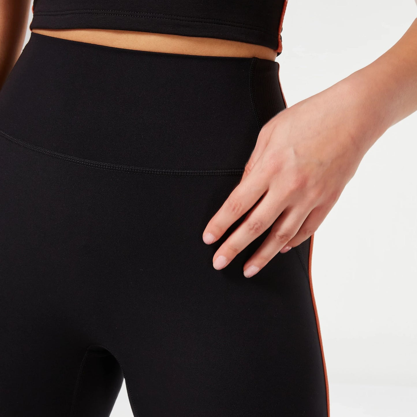 ريتروجراد ليقنز شيك - أسود 