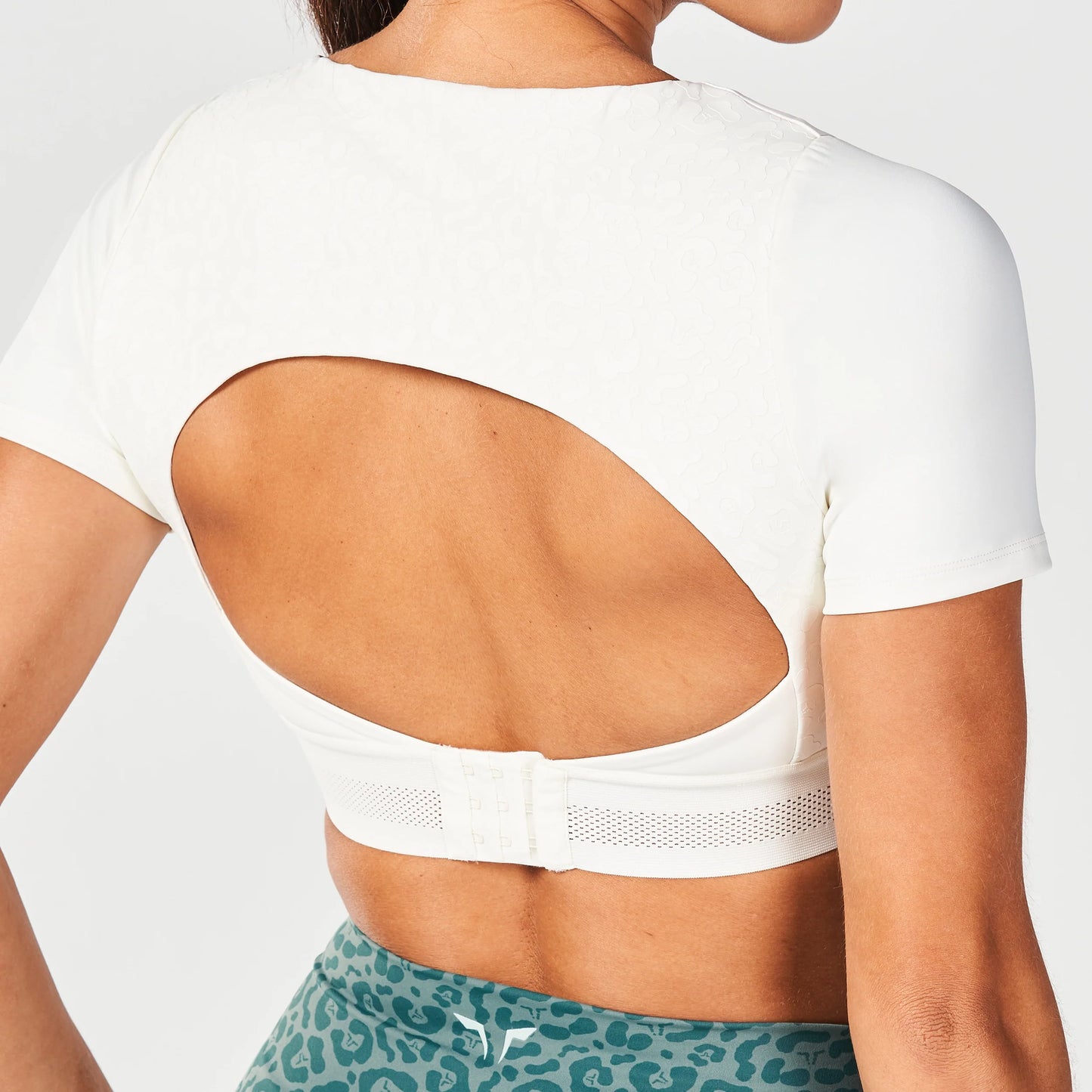 بلوزة بحمالة صدر مدمجة عالية التأثير - أبيض لؤلؤي