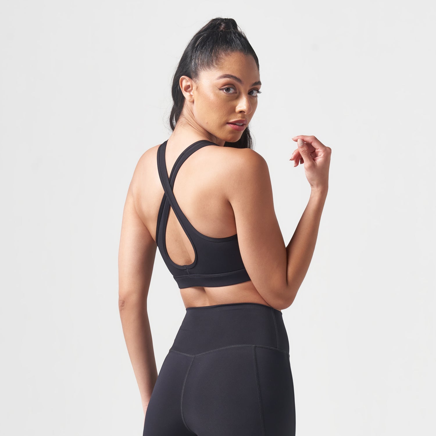 squatwolf-workout-clothes-essential-medium-impact-bra-black-sports-bra-for-gym