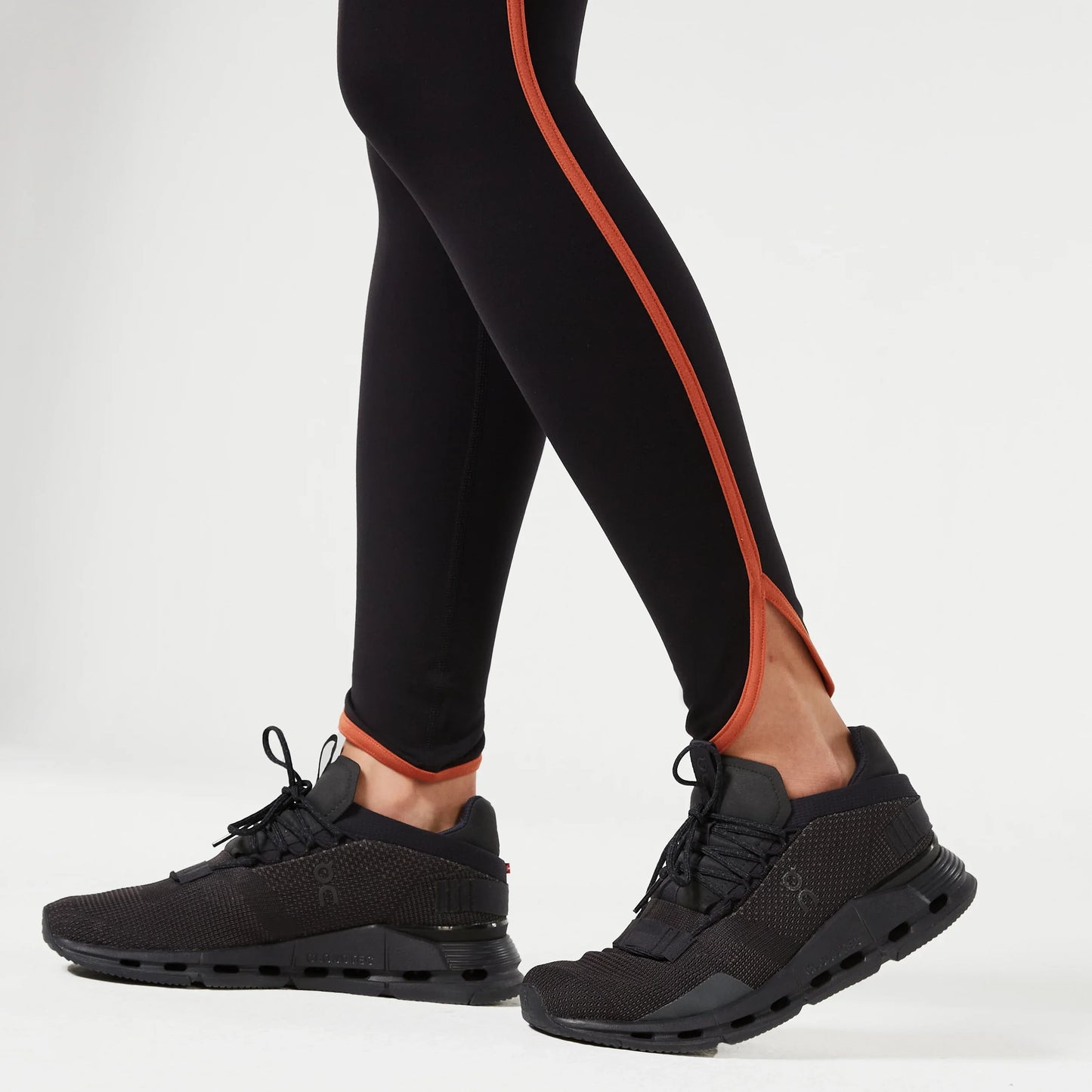 ريتروجراد ليقنز شيك - أسود 