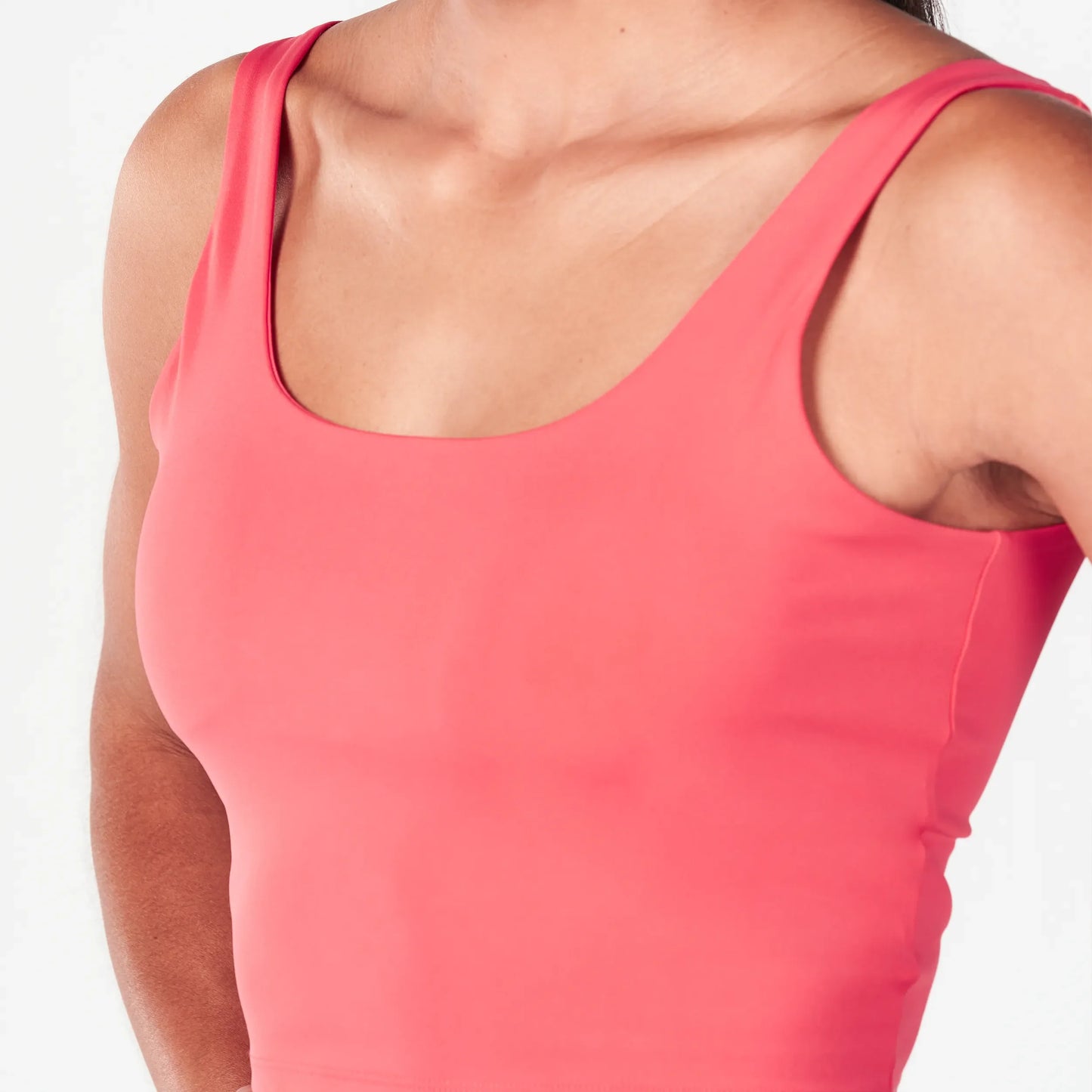 بلوزة بيرفورمانس برامي - أحمر كايين