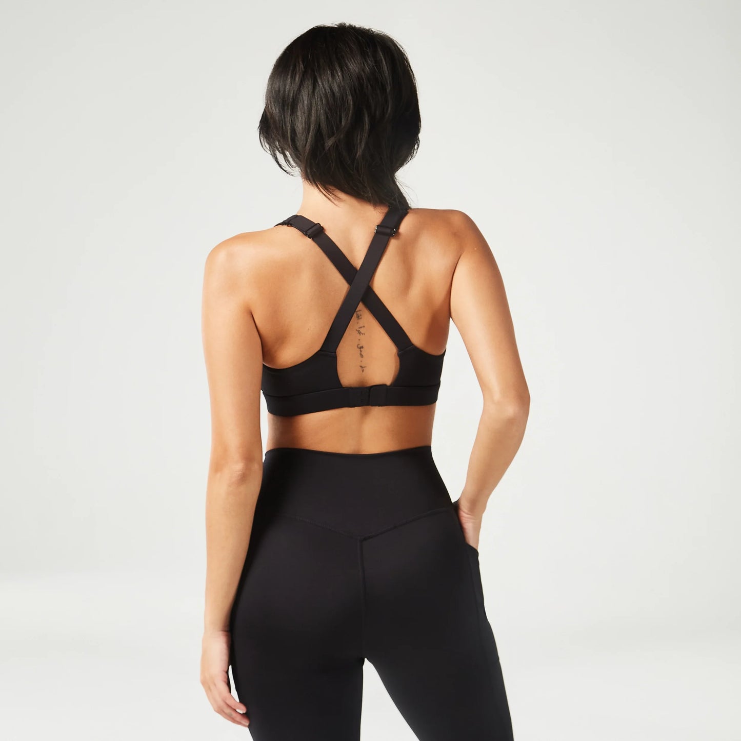 ايسينشال حمالة صدر بتأثير متوسط قابلة للتعديل - أسود