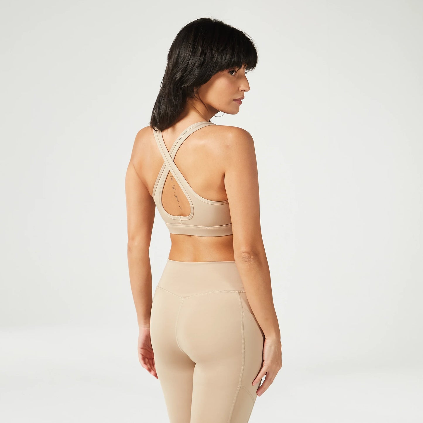 ايسينشال حمالة صدر متوسطة التحمل بتصميم خلفي - ترابي