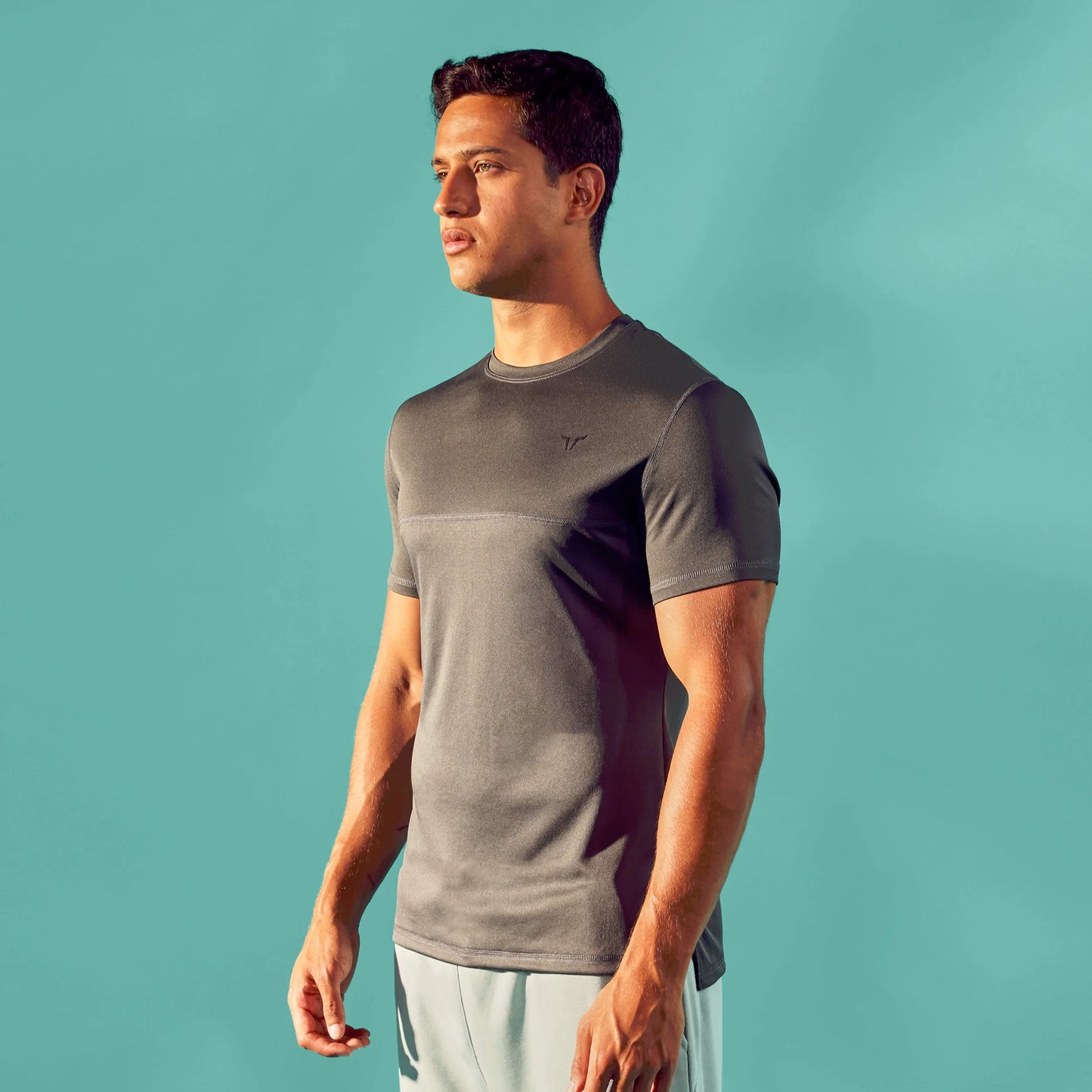 ايسينشال تيشيرت كونتراست - أسفلتي