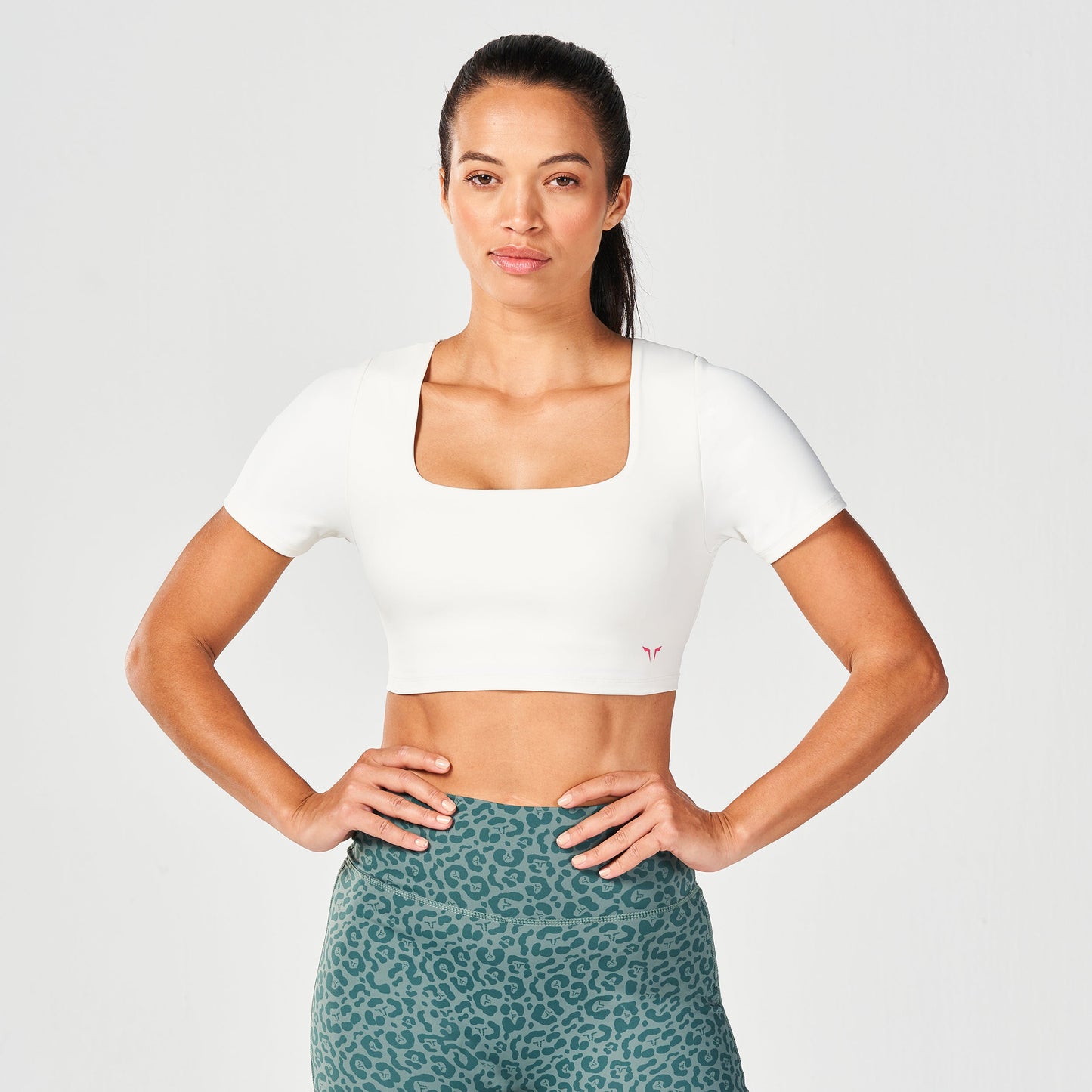 بلوزة بحمالة صدر مدمجة عالية التأثير - أبيض لؤلؤي